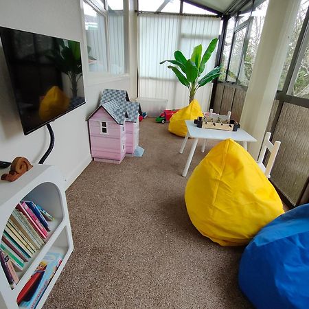 פורירואה Retro 4 Bedroom Home, Warm And Welcoming, Quiet Location מראה חיצוני תמונה