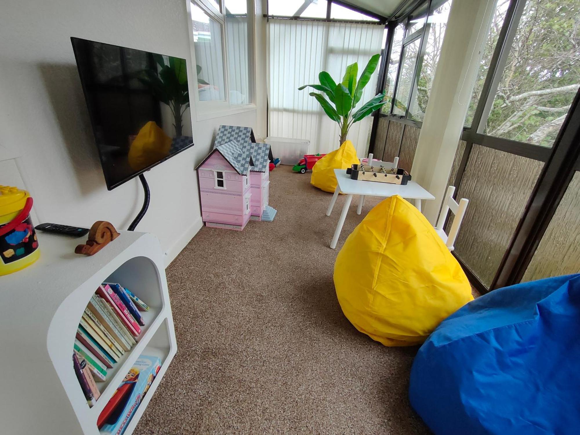 פורירואה Retro 4 Bedroom Home, Warm And Welcoming, Quiet Location מראה חיצוני תמונה
