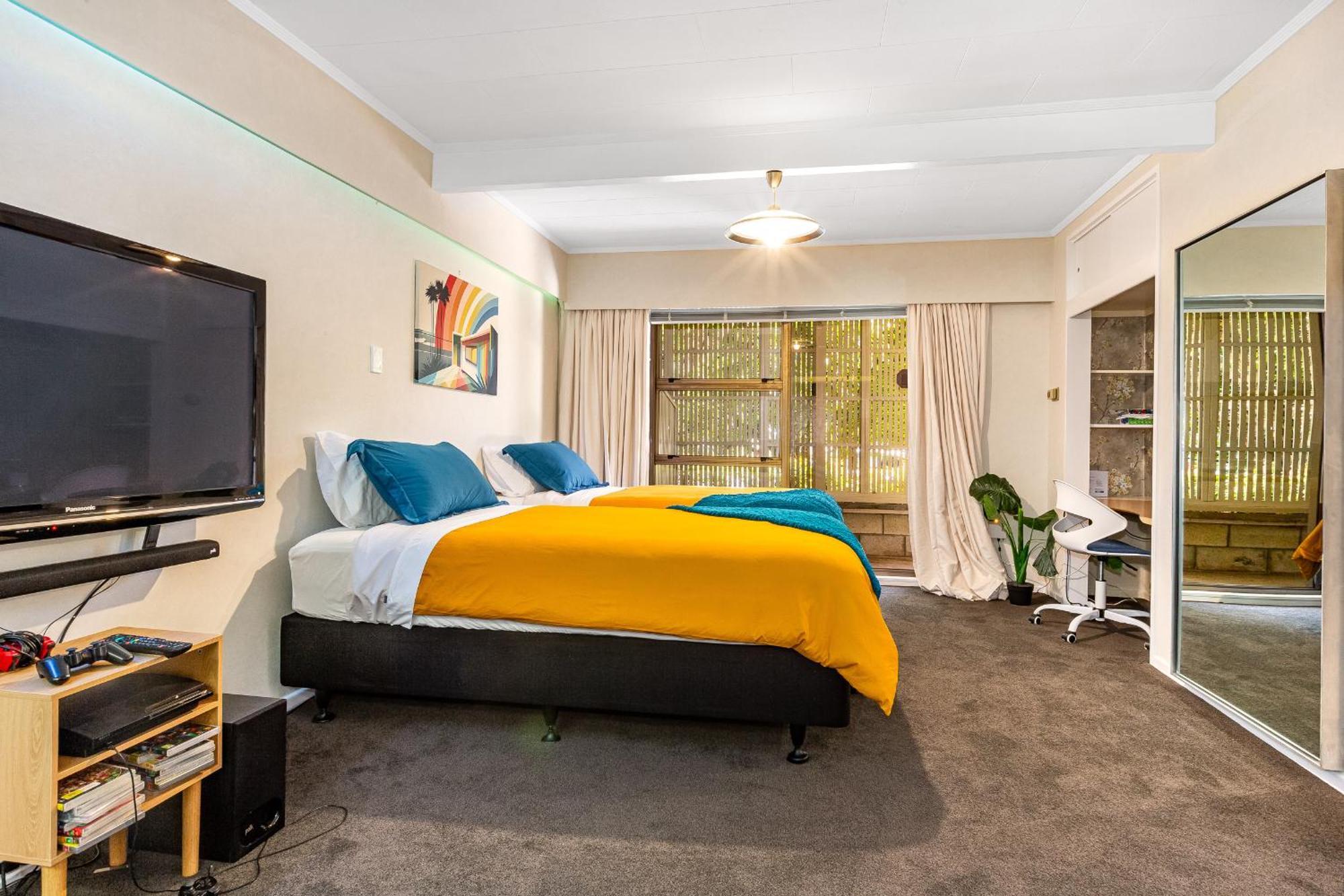 פורירואה Retro 4 Bedroom Home, Warm And Welcoming, Quiet Location מראה חיצוני תמונה