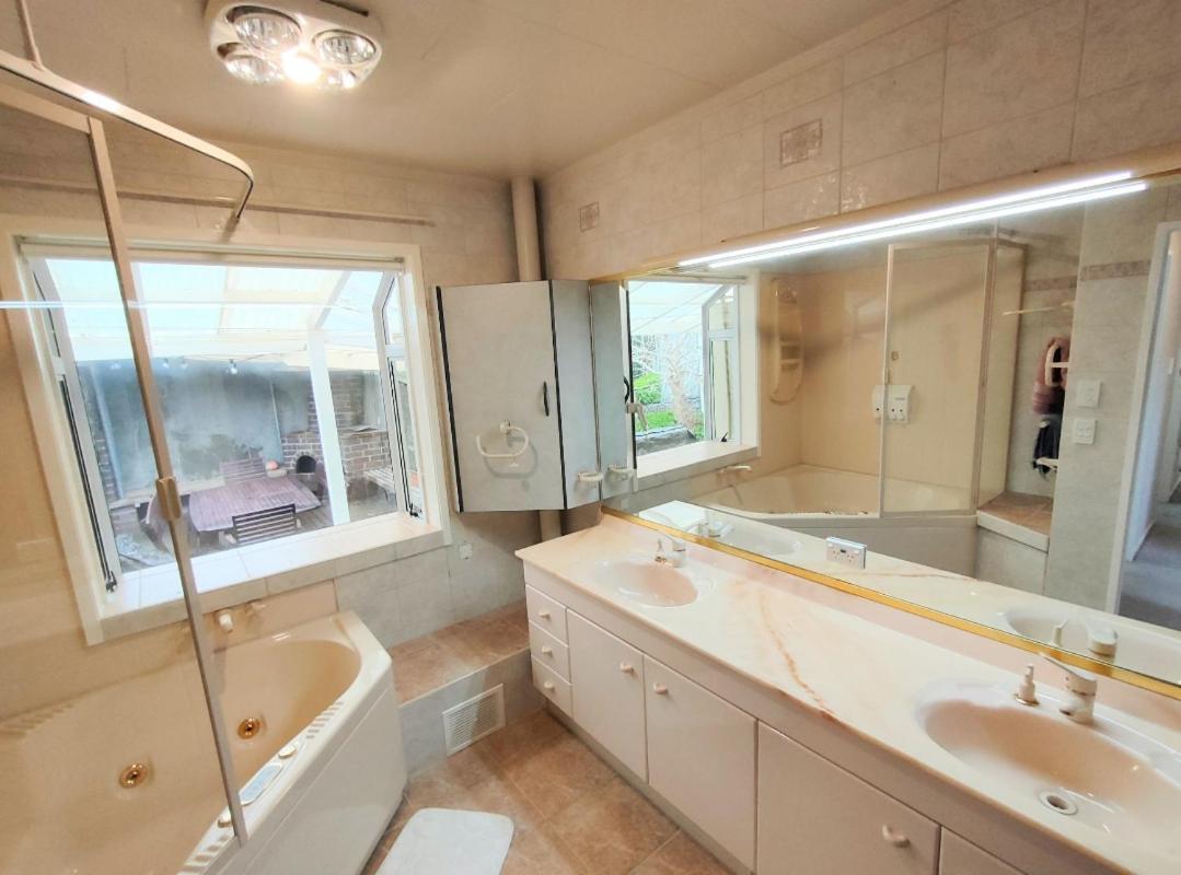 פורירואה Retro 4 Bedroom Home, Warm And Welcoming, Quiet Location מראה חיצוני תמונה